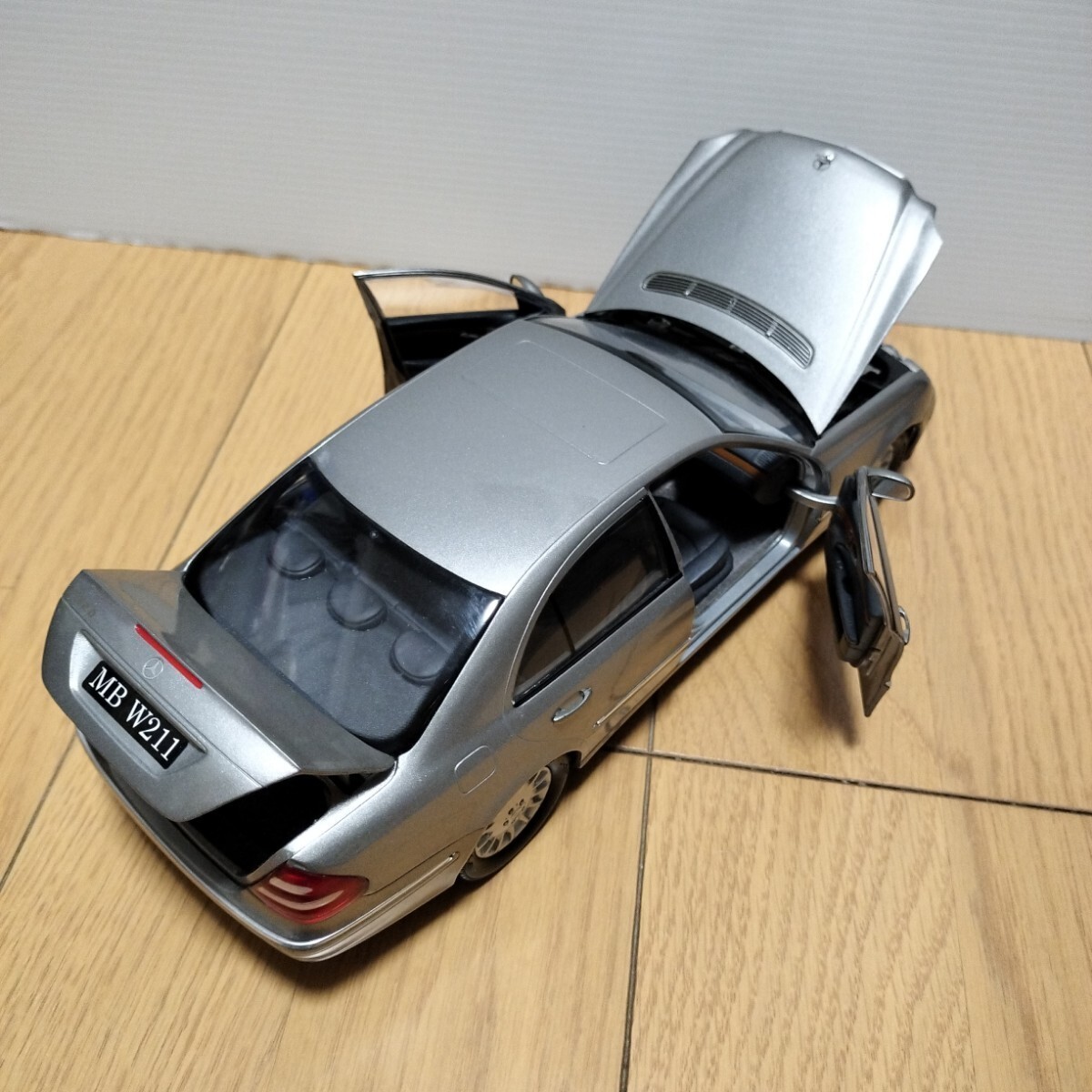 ミニカー Mercedes-Benz S-Klasse W211 Kyosho [1/18 Mercedes Benz E-Class] miniature car Mercedes-Benz