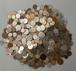 Lote de 600 Monedas Extranjeras/Mundistas Venta Inmobiliaria Encuentra Colección de Monedas