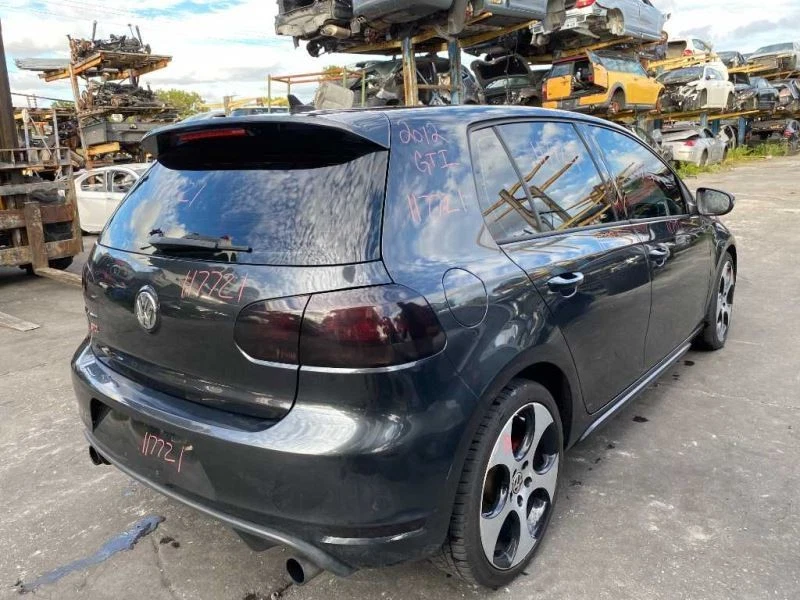 Rocker Panel Molding Passenger Right Side 2010 11 12 13 14 Volkswagen Golf GTI Foto 3 de 4