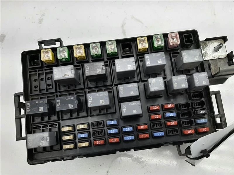 Fuse Box Engine 05-09 Pontiac Montana 25828983 - Image 2 of 4