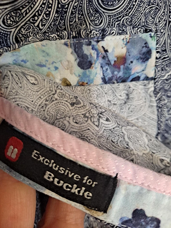 Camisa Insight X Calce Clásico Blanco y Negro Paisley Abotonada Talla Mediana Foto 4 de 4