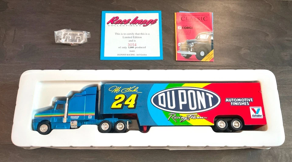 JEFF GORDON 1/64 - 1994 CORGI Race Image Collectibles Transporter DuPont #24 Foto 2 de 4