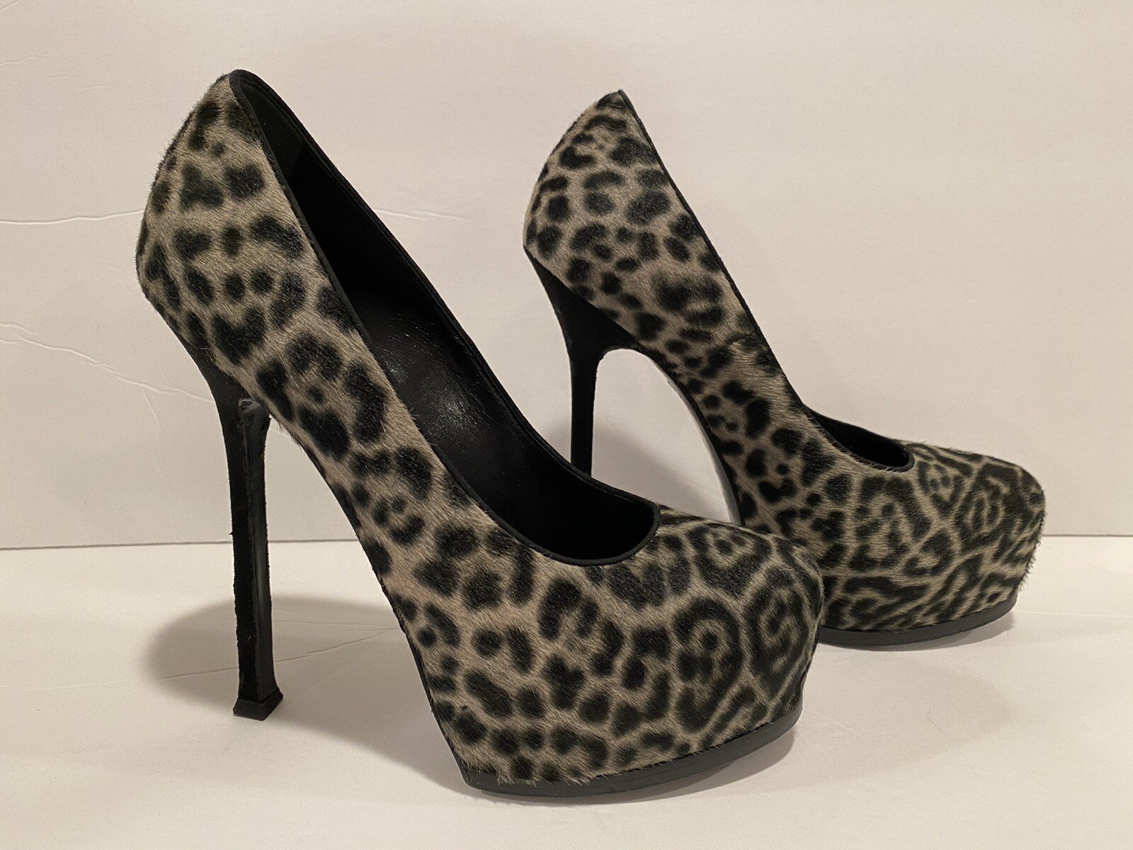 Décolleté per capelli YSL Yves Saint Laurent Tribtoo Pony grigio leopardato 37 5 7 7 5 $795