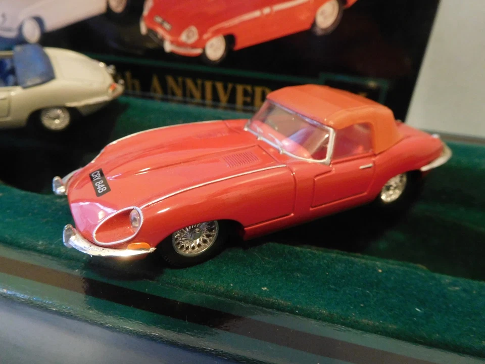 Juego de dos coches Corgi 97680 E-Type Jaguar 30 aniversario 1/43 Foto 3 de 4