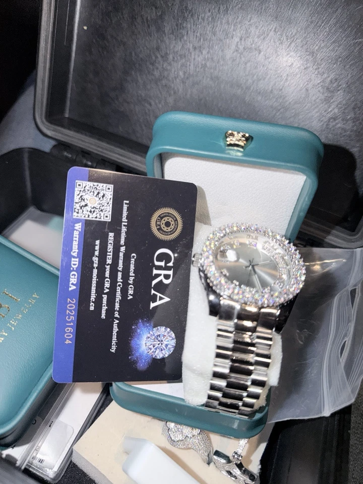 Fecha de día de acero inoxidable de 9,8 quilates, certificación de diamante de laboratorio y caja Foto 3 de 4