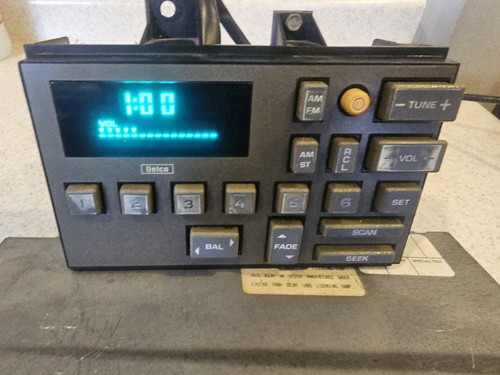 88-94 CHEVY GMC TRUCK C1500 SUBURBAN FACTORY RADIO CASSETTE AMP TAPE PLAYER OEM