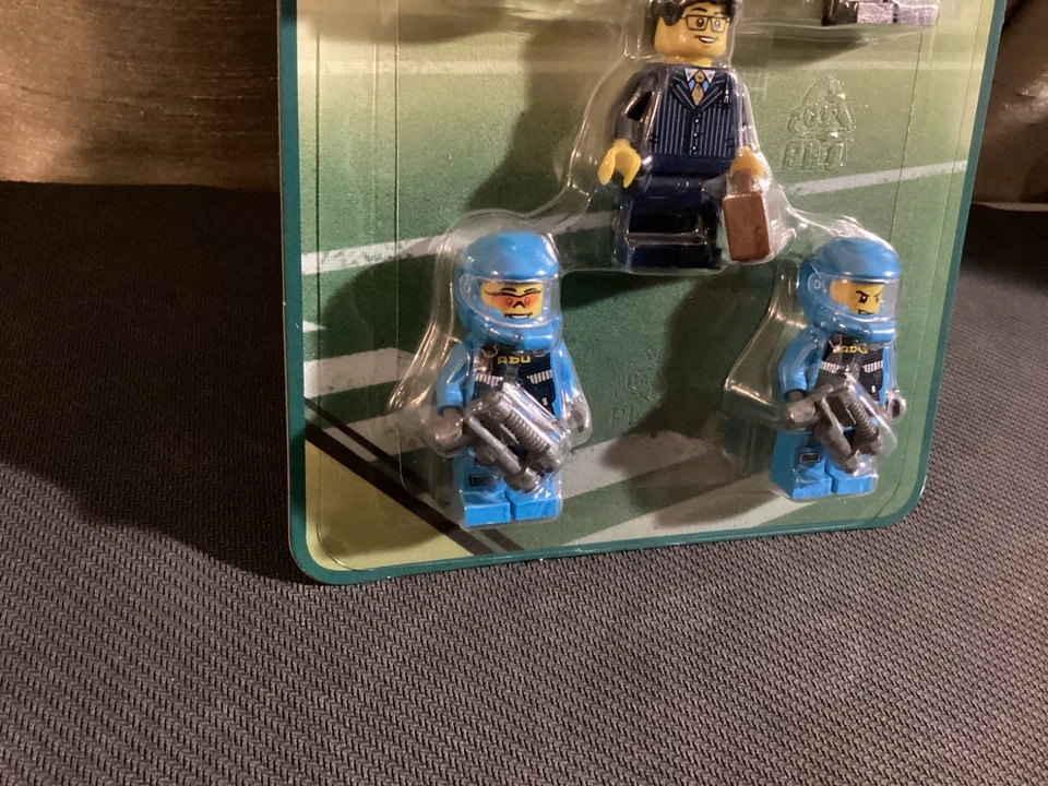 Lego Alien Conquest Battle Pack ADU Troop Builder Green Businessman 2011 - Image 4 of 4