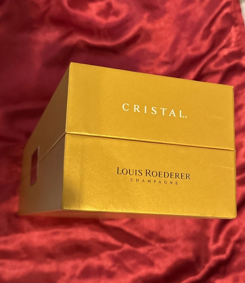 LOUIS ROEDERER CRISTAL CHAMPANHE OURO CAIXA DE PRESENTE VAZIA MUITO RARA 2009 - Imagem 2 de 4