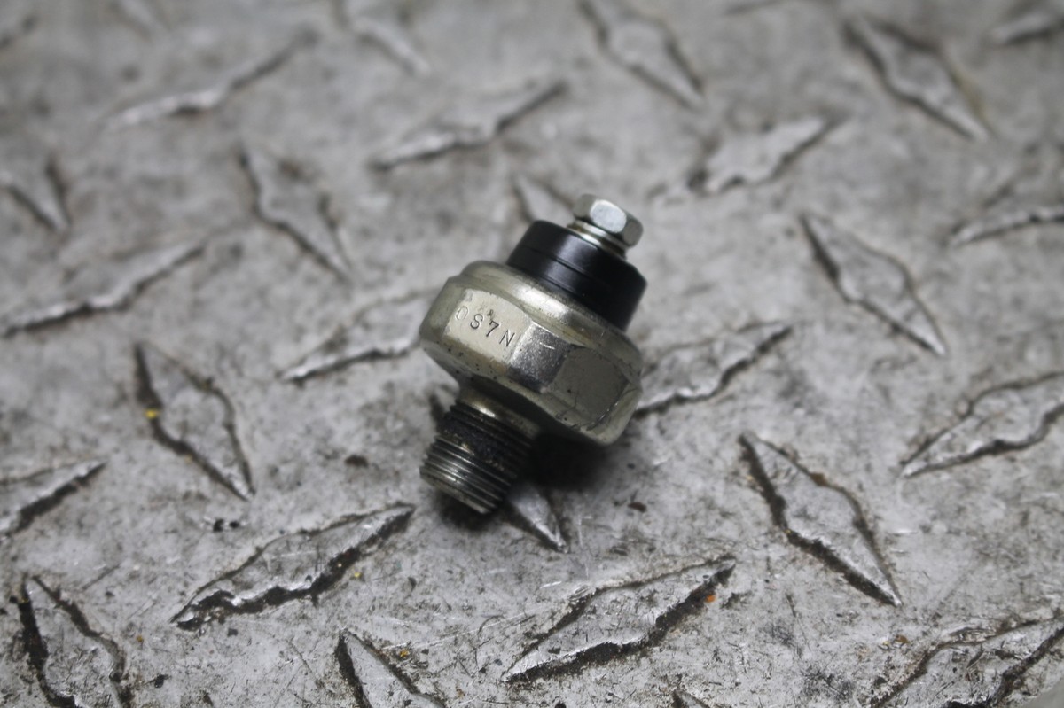 00-01 KAWASAKI ZX6R ZZR600 ZX6 OIL PRESSURE SENSOR oem 05-08