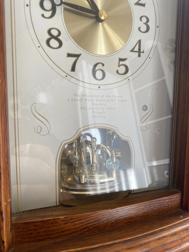 Seiko Broadway Musical Wooden Oak Crystal Pendulum Mantel Clock QXW114BLH Brown - Image 4 of 4