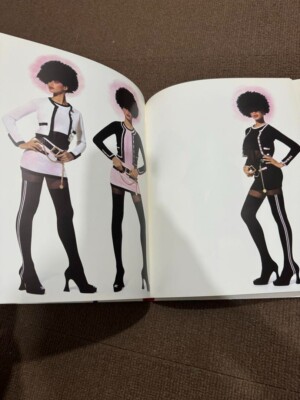 CHANEL - CHANEL シャネル カタログ AUTUMN-HIVER 1994-1995 CHANEL COLLECTION AUTOMNE-HIVER 1994-1995 Catalog Book Rare