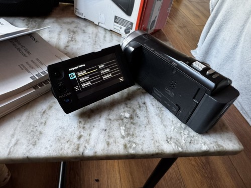 SONY HDR PJ330E FHD Built-in PROJECTOR, WI-FI/AVCHD/MP4 DUAL/9.2 Mp - Picture 2 of 4