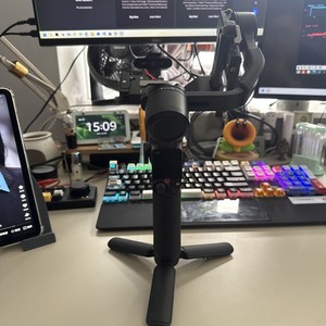DJI RS 3 Mini Gimbal Stabilizer for DSLR and Mirrorless Cameras - very new