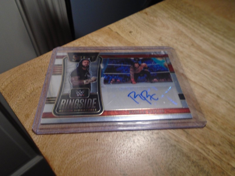 Panini 2022 Select WWE Roman Reigns Ringside Action Auto #RA-RRN