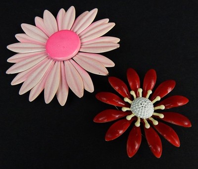 2 Vintage Metal Flower Power Pins Brooches Pink & Red