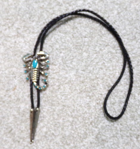 Vintage Sancrest Pewter Southwestern Scorpion Faux Turquoise Bolo Tie Silver - Picture 2 of 3