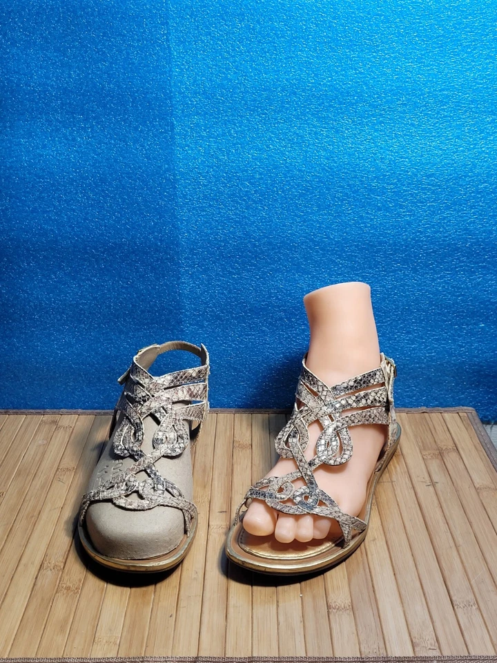 Sandálias femininas KATE SPADE NEW YORK EUA 7 M couro estilo gladiador cobra. OBO - Imagem 2 de 4