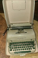 Vintage Remington Quiet-Riter Miracle Tab Typewriter  with Case  thumbnail