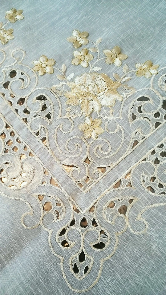 Servilletas mantel grandes beige dorado 72x126" bordado organza floral tallado Foto 4 de 4