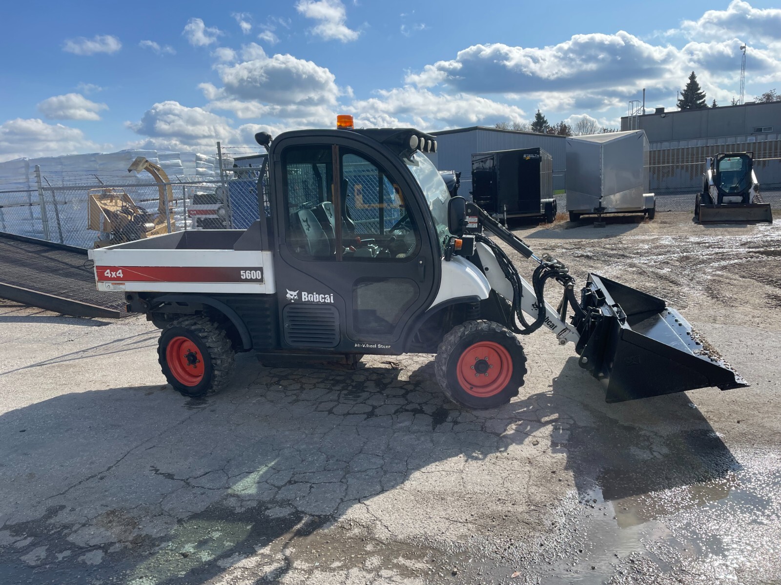 2013 BOBCAT 5600 TOOLCAT UTILITY VEHICLESIDE BY SIDESKID STEER LOADER