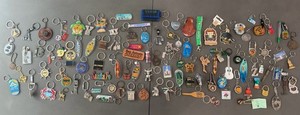 VTG-Now LOT of 140+ Keychains From World and U.S. States Countries Travel