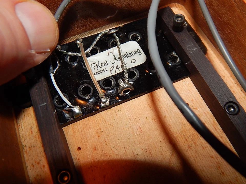 HECHO A MANO POR Kent Armstrong PAF Humbucker con postes ajustables conjunto par puente cuello Foto 3 de 4