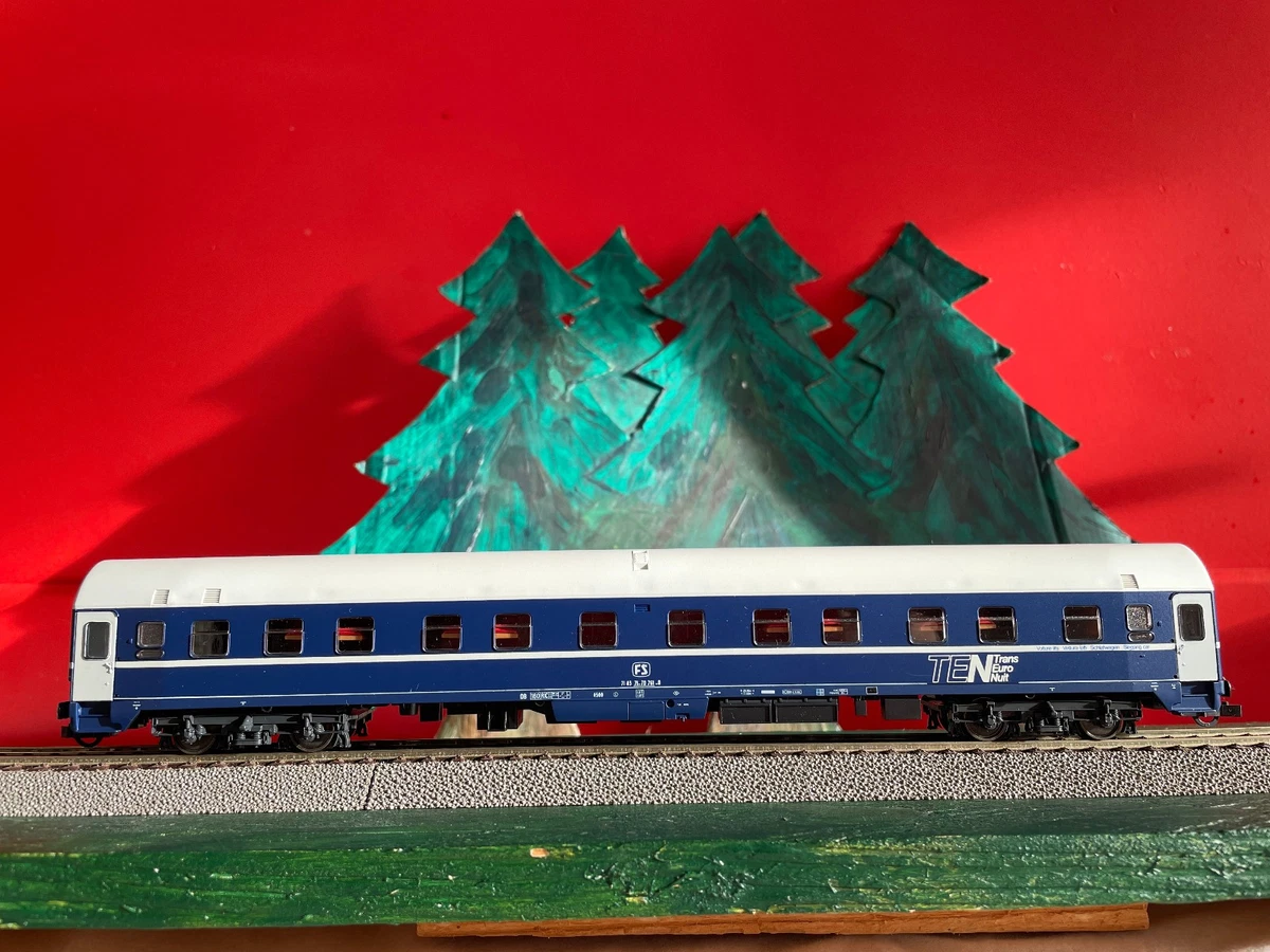 Voitures de voyageurs Roco en fonction d'éclairage alimentation CC pour modélisme ferroviaire à l'échelle HO Voitures de voyageurs Roco en fonction d'éclairage alimentation CC pour modélisme ferroviaire à l'échelle HO