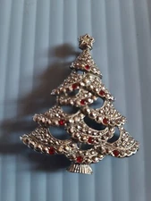 VTG Avon Marcasite & Rhinestone Silver Christmas Tree Brooch or Pendant