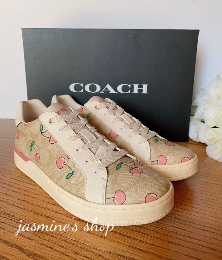 NWT Coach Clip Low Top Sneaker In Signature With Heart