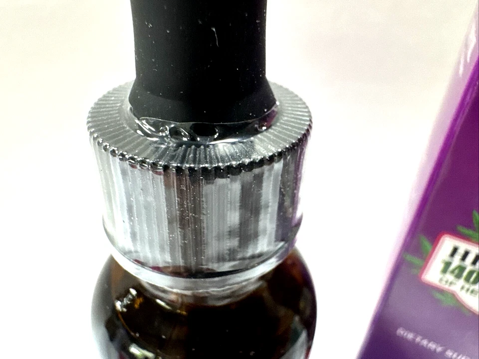 Aceite de cáñamo Ultra Premium 140000 MG Omega 3, vitamina C y E, 1 oz. Foto 4 de 4