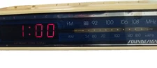 Vintage Soundesign 3629-IVY AM-FM clock radio