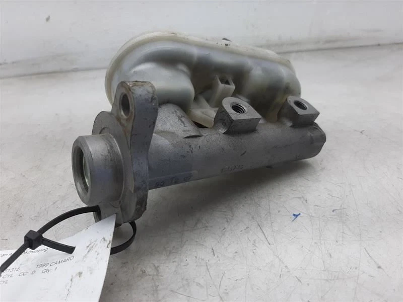 98 99 00 01 02 CHEVROLET CAMARO Brake Master Cylinder 18060784 - Image 4 of 4
