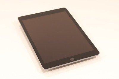 Apple iPad 6th Gen A1954 9.7'' 32GB 100% Health A10 Fusion Chip P/N: NR6N2LL/A