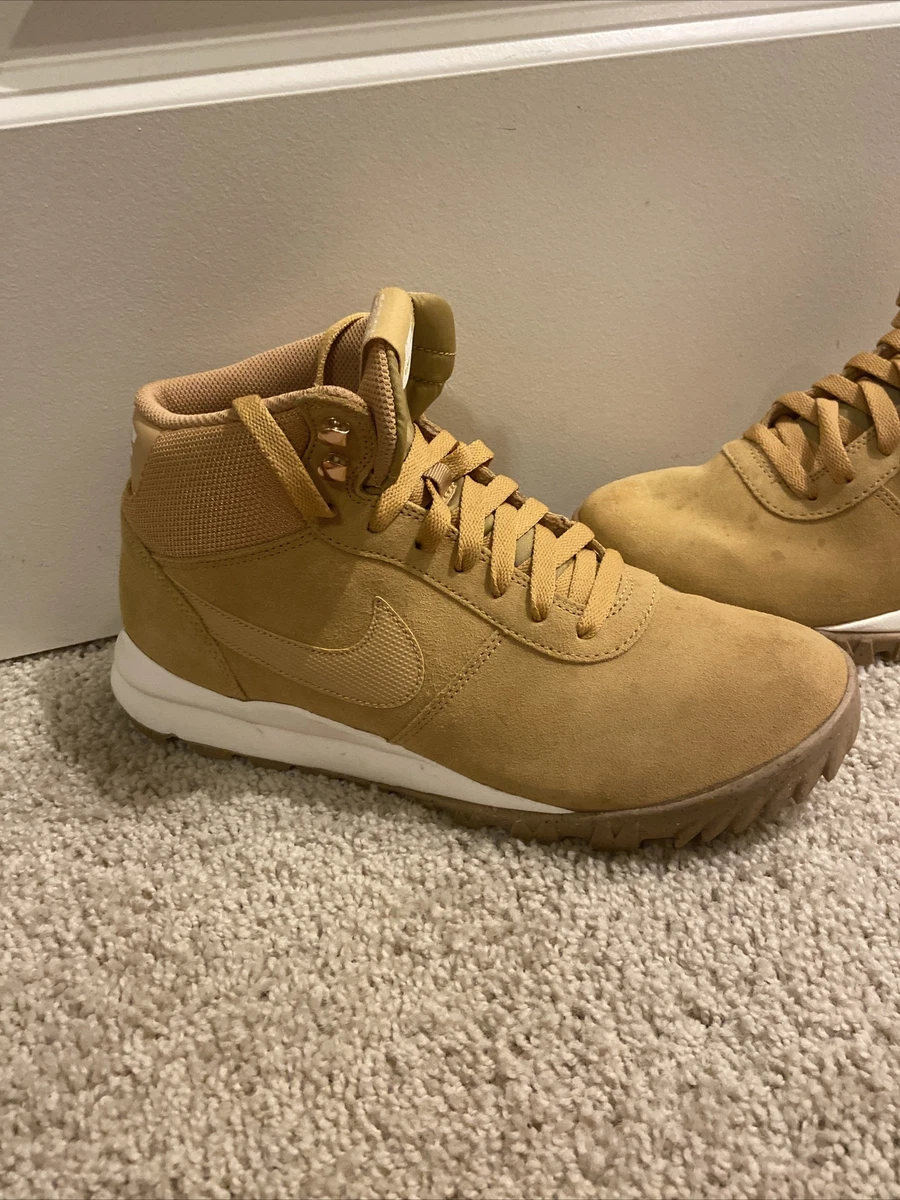 Nike sales suede boots
