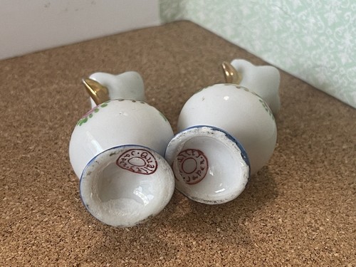 Miniature Mid-Century Porcelain Vase Made in Japan - Picture 4 of 9