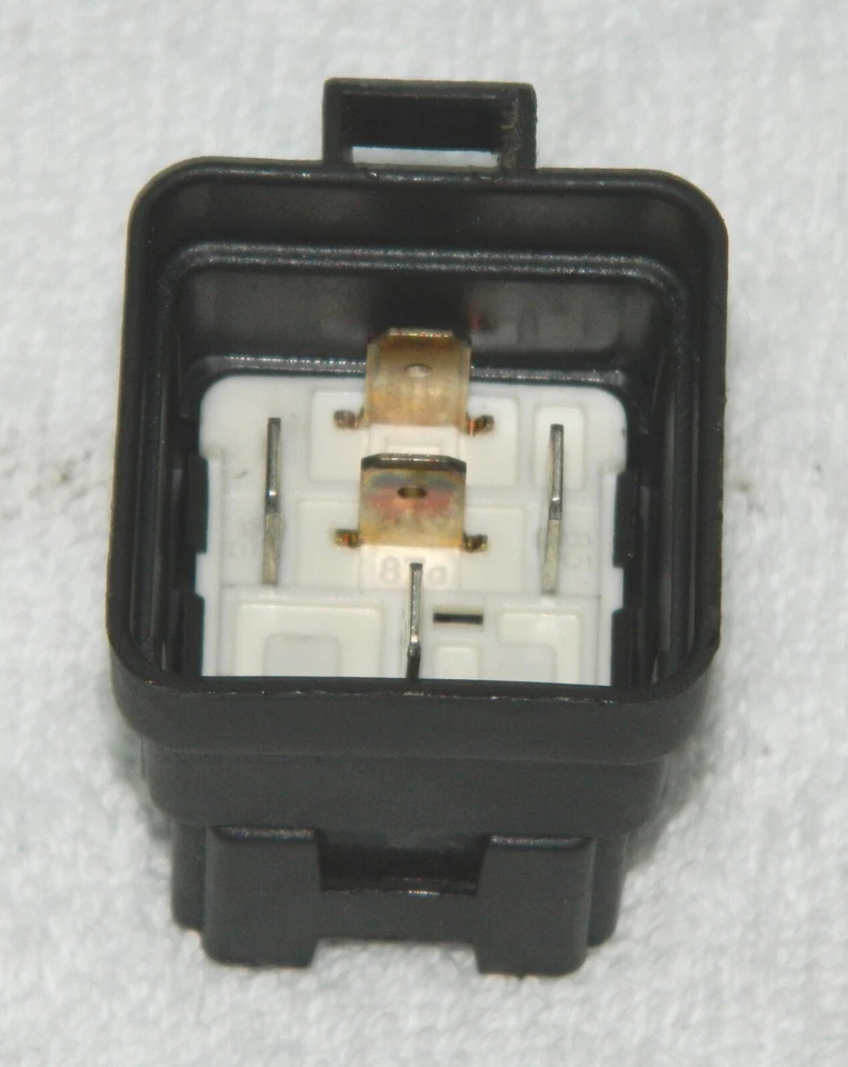 Главное реле топливного насоса Ducati 748 916 996 998 ST2 ST4 ST4S Monster Supersport - Изображение 3 из 4