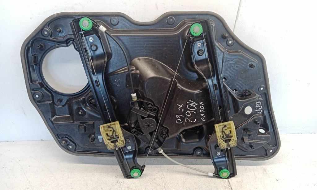 Volvo XC60 2011 Front right front door electric window regulator