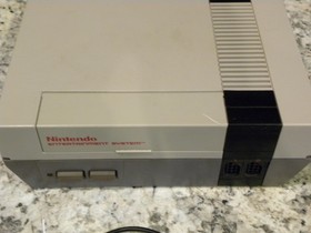 Paquete de consola Nintendo NES con 2 controladores Mario 3 Captain Skyhawk Game Genie