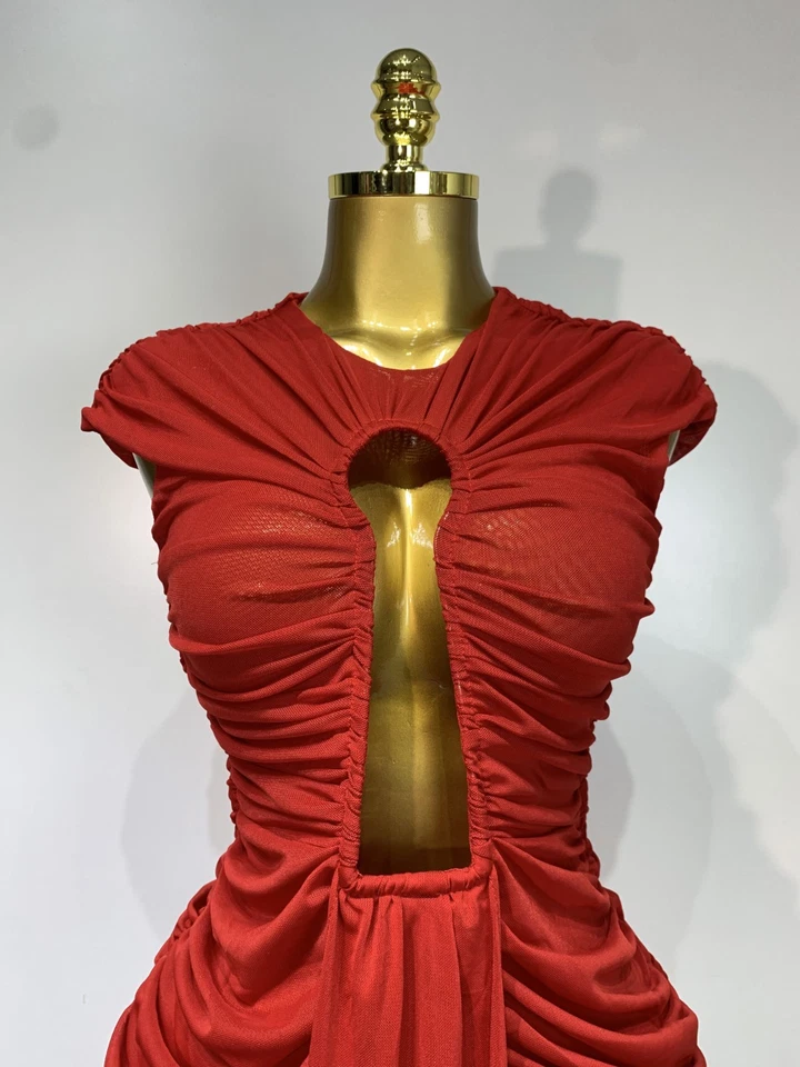 Schiaparelli Inspired Red Keyhole Gown Lined  Streachy Mesh Dress. Sz 6/8  - Image 2 of 4