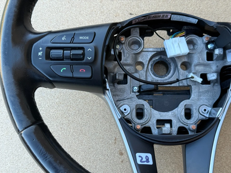 2016-2018 KIA SORENTO STEERING WHEEL W/ CRUISE MEDIA CONTROLS SWITCHES BEZEL OEM - Image 3 of 4