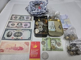 Coins & Bank Notes Bundle Over 100 Items Various Countries & Ages Z2