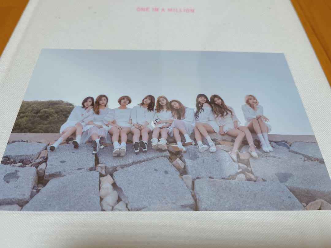 TWICE フォトブック ONE IN A MILLION Amazon.com: TWICE - [ONE IN A MILLION] 1st 310p Photobook+