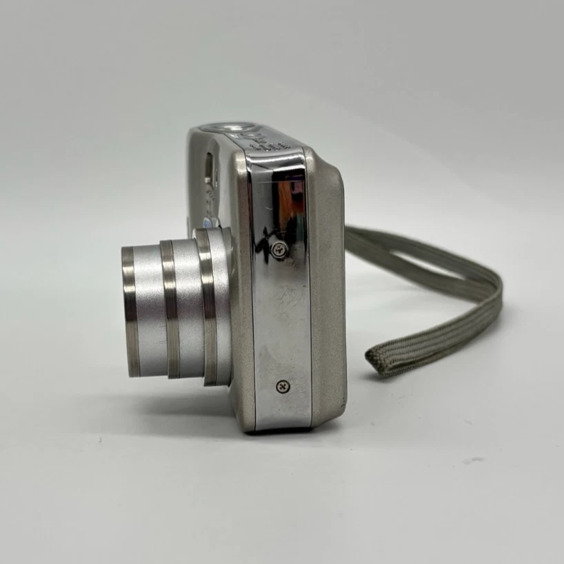 Nikon Coolpix L5 Digital Camera 7.2MP CCD Point & Shoot Compact Y2K Vintage - Image 3 of 4