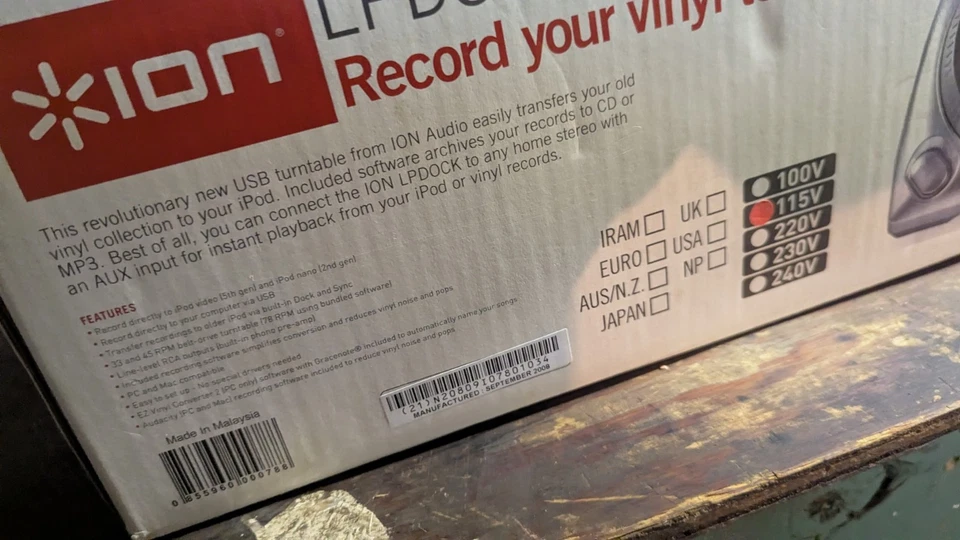 New ION LP DOCK Recordable Vinyl TURNTABLE With Dock For Ipods 5th Gen Or Older  - Image 2 of 4