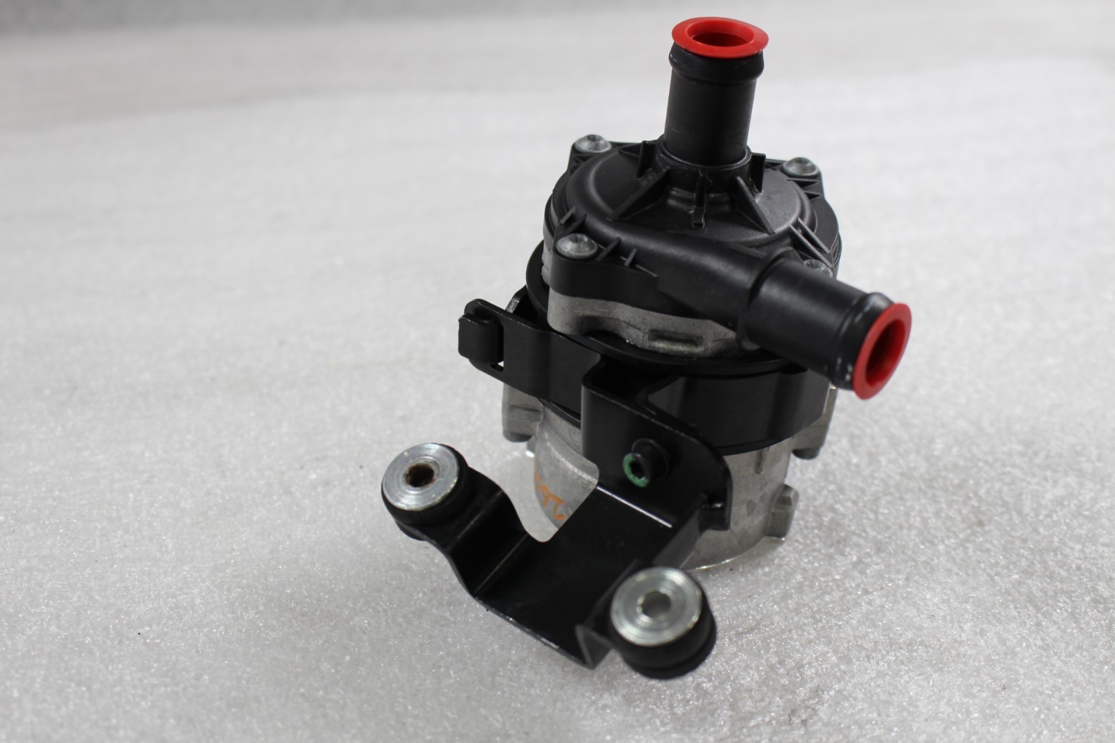Ferrari 296 GTB Water pump P/N 908587