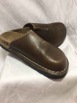 birkenstock closed back clogs