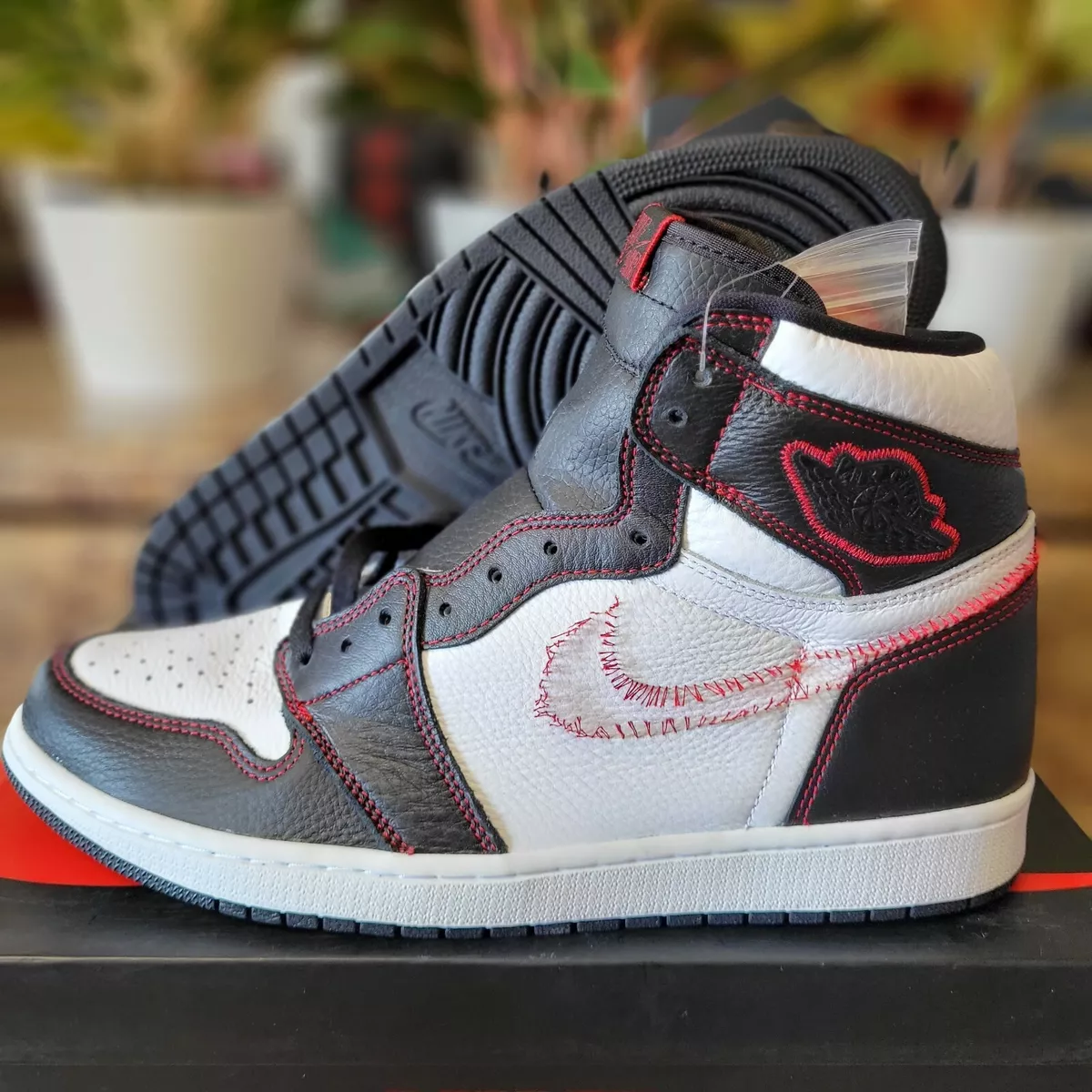 New Nike Air Jordan 1 Retro High OG Defiant Size 12 CD6579-071 Black Red White