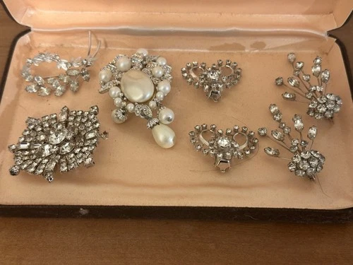 Vintage Costume Jewelry Lot – Rhinestone & Faux Pearl Brooches / Clips – Elegant