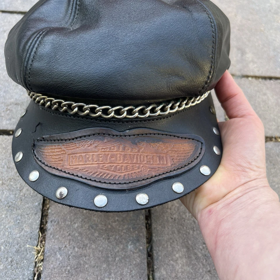 Boné de couro vintage anos 80 Harley Davidson Captain’s Hat motociclista cravejado corrente preto - Imagem 3 de 4