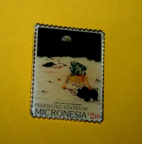 Lapel pin Pin's Pins Timbre Stamp FIRT ART OF THE MOON FEDERATED MICRONESIA  - Zdjęcie 1 z 2
